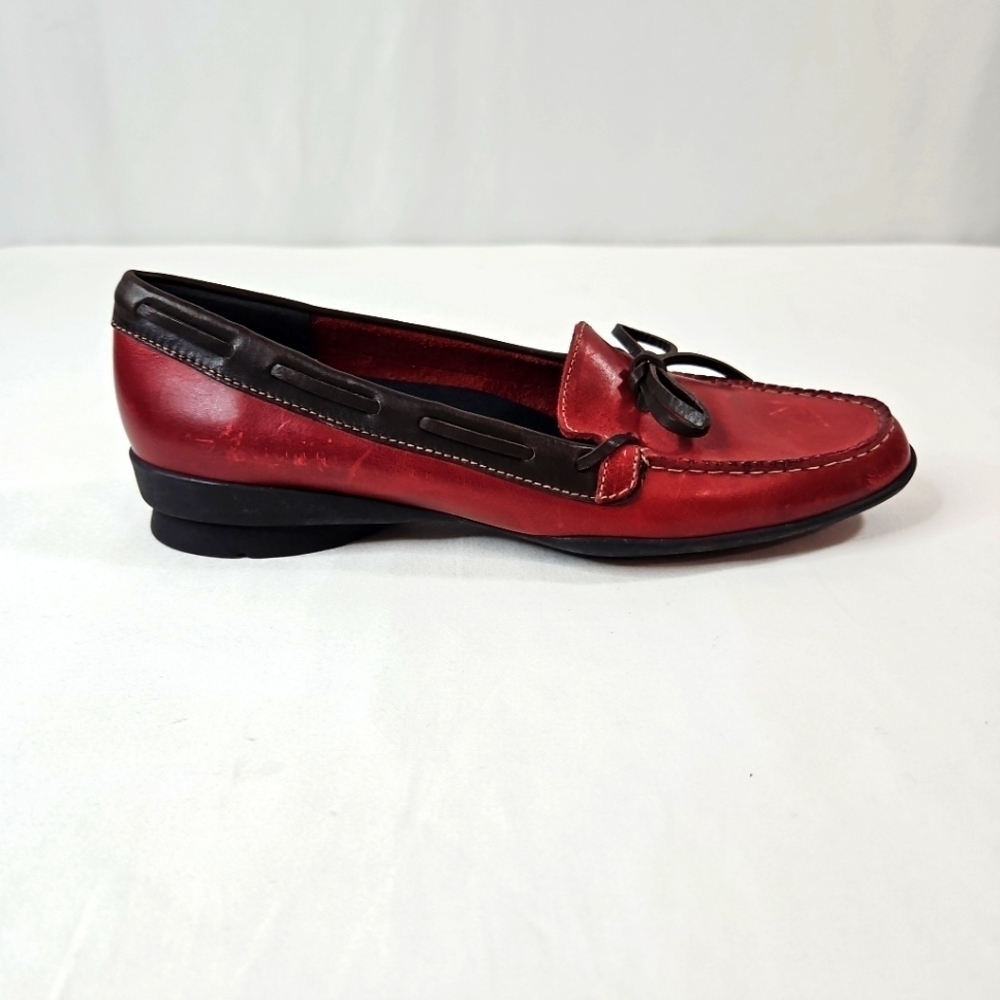 Munro American Womens Red Leather Loafers Size 7.5 N